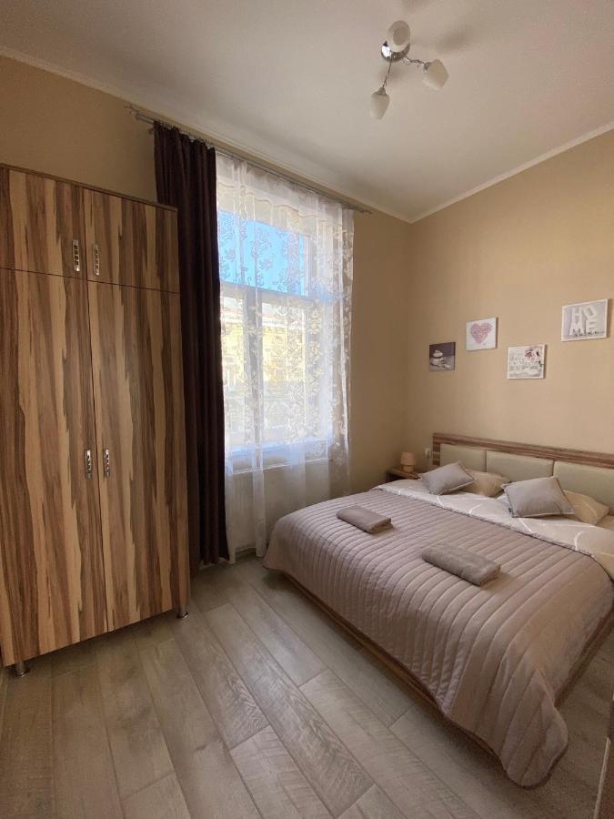 Opera House Apartment Лвив Екстериор снимка