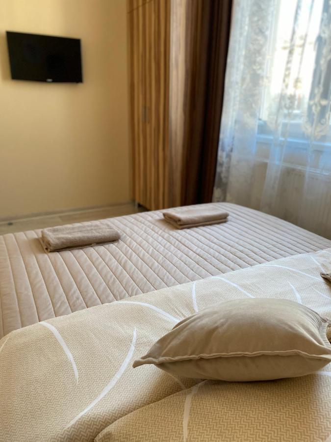 Opera House Apartment Лвив Екстериор снимка