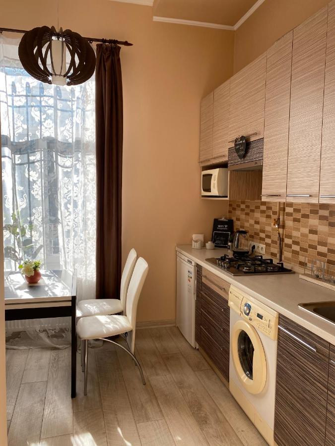 Opera House Apartment Лвив Екстериор снимка