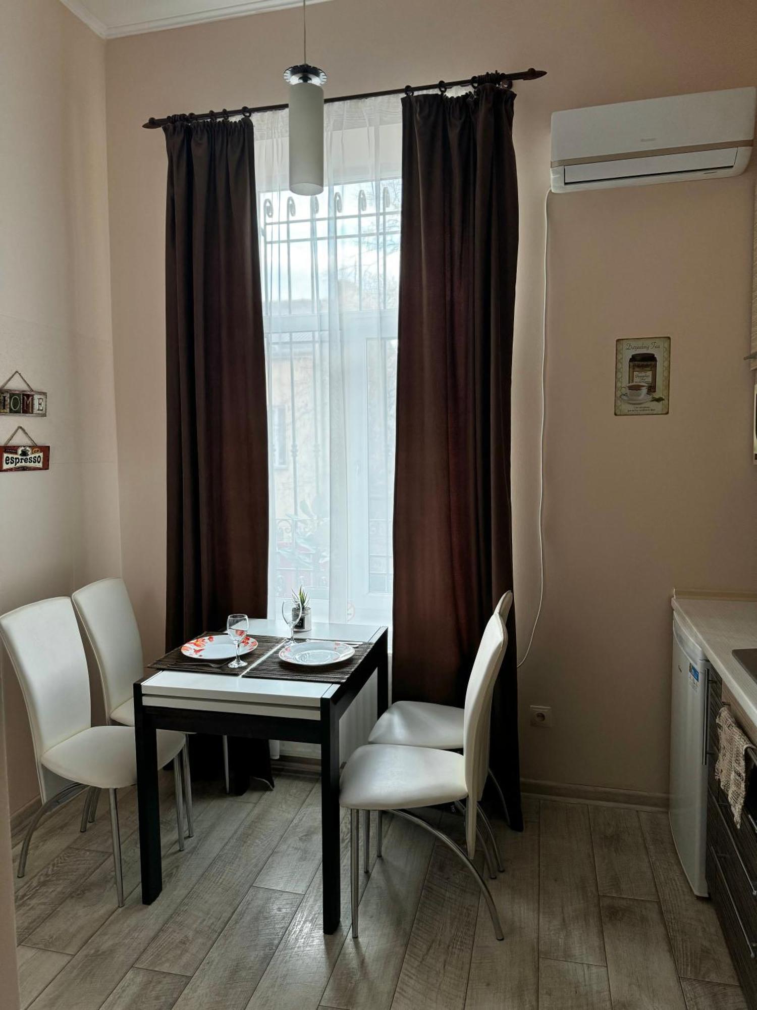 Opera House Apartment Лвив Екстериор снимка